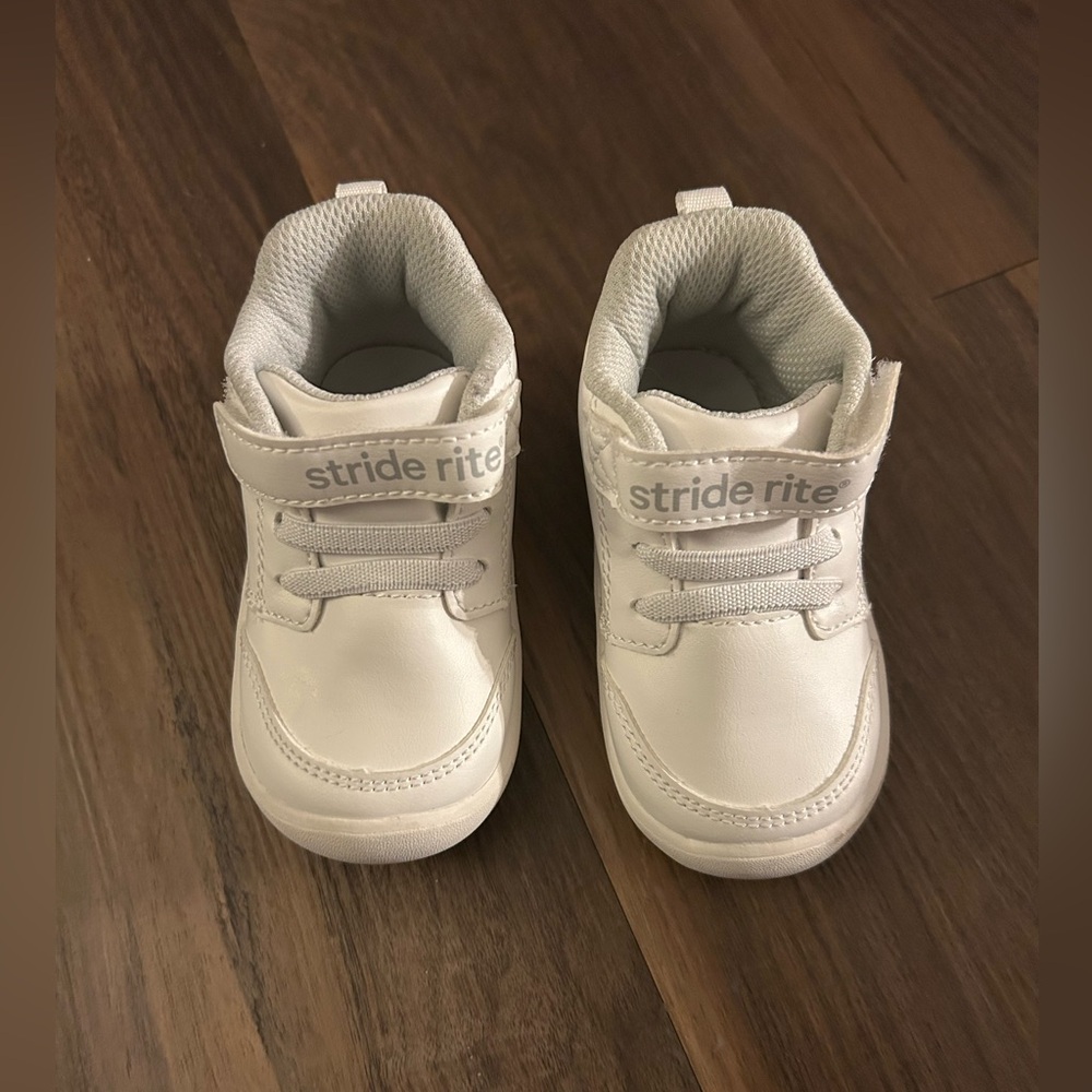 Kids stride rite white shoes